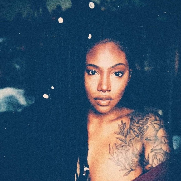 Meet your Posher, Janel - Picture 1 of 4